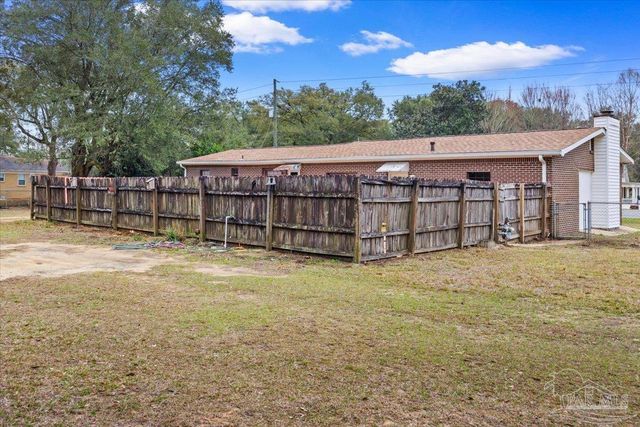 5490 Berryhill Rd, Milton, FL 32570