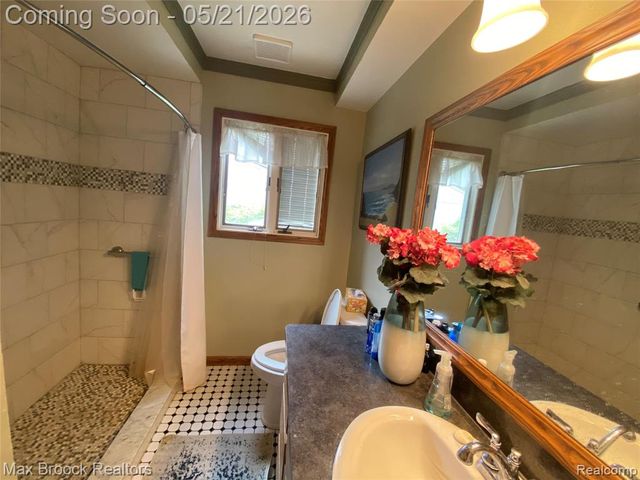 316 Paragon Drive, Troy, MI 48098