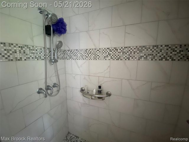 316 Paragon Drive, Troy, MI 48098