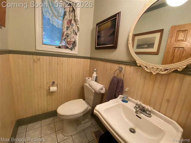 316 Paragon Drive, Troy, MI 48098
