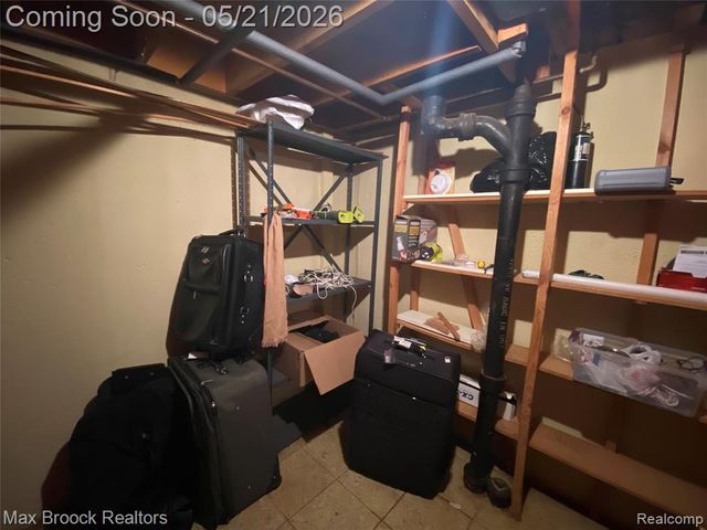 316 Paragon Drive, Troy, MI 48098