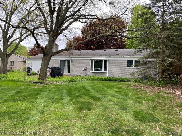 316 Paragon Drive, Troy, MI 48098