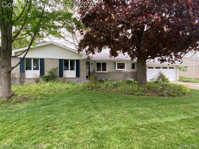 316 Paragon Drive, Troy, MI 48098