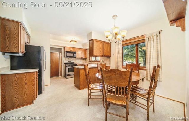 316 Paragon Drive, Troy, MI 48098