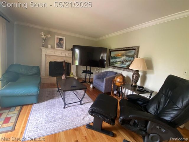 316 Paragon Drive, Troy, MI 48098