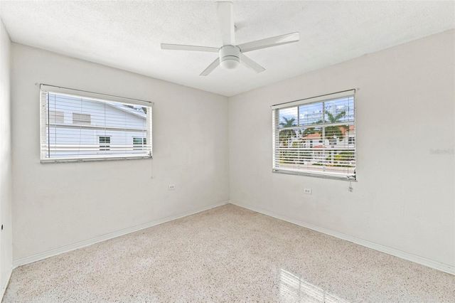 1342 SNELL ISLE BOULEVARD NE 4, St Petersburg, FL 33704