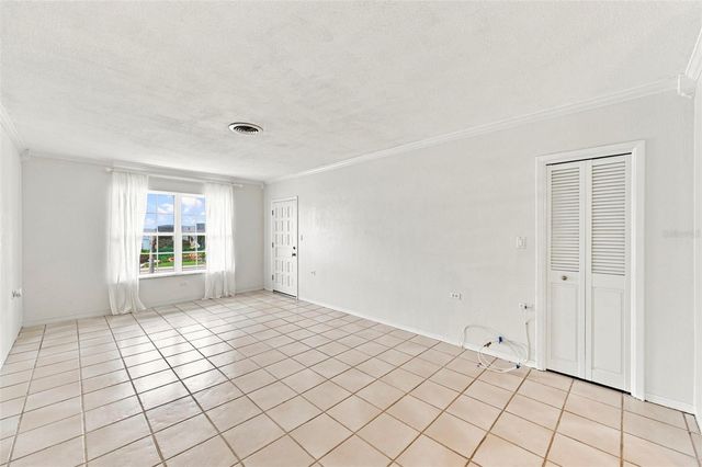 1342 SNELL ISLE BOULEVARD NE 4, St Petersburg, FL 33704