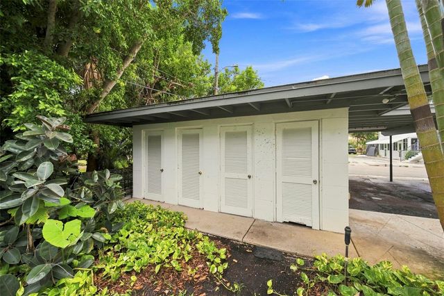 1342 SNELL ISLE BOULEVARD NE 4, St Petersburg, FL 33704