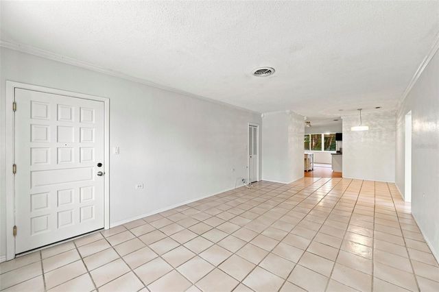 1342 SNELL ISLE BOULEVARD NE 4, St Petersburg, FL 33704