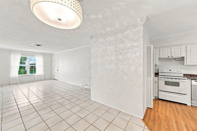 1342 SNELL ISLE BOULEVARD NE 4, St Petersburg, FL 33704