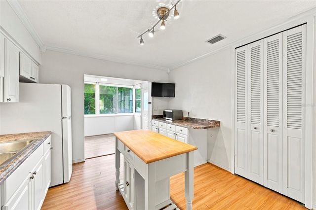 1342 SNELL ISLE BOULEVARD NE 4, St Petersburg, FL 33704