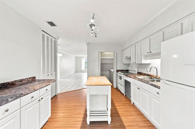 1342 SNELL ISLE BOULEVARD NE 4, St Petersburg, FL 33704