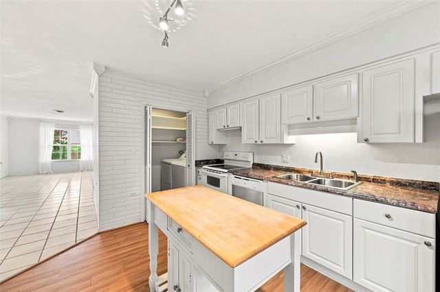 1342 SNELL ISLE BOULEVARD NE 4, St Petersburg, FL 33704