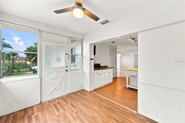 1342 SNELL ISLE BOULEVARD NE 4, St Petersburg, FL 33704