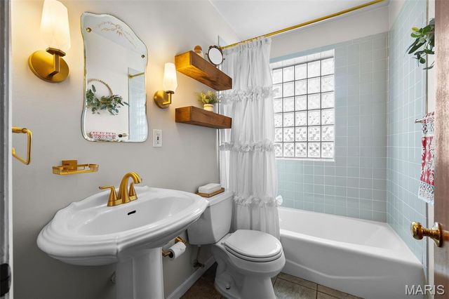 3601 Barbagallo Drive, St Louis, MO 63129