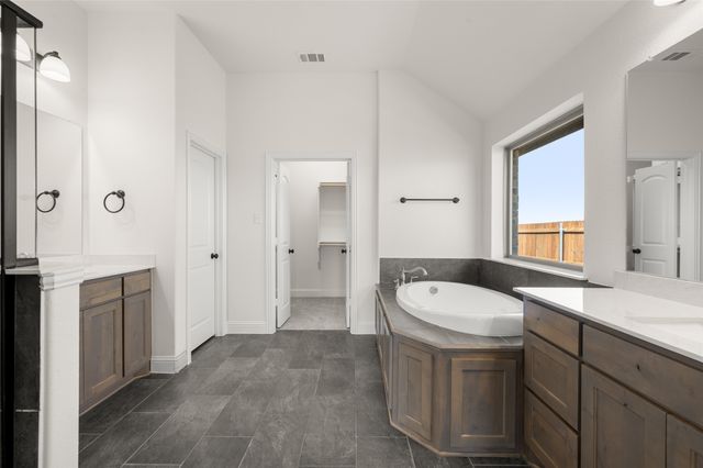 104 Trinity, Grandview, TX 76050