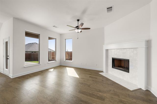 104 Trinity, Grandview, TX 76050