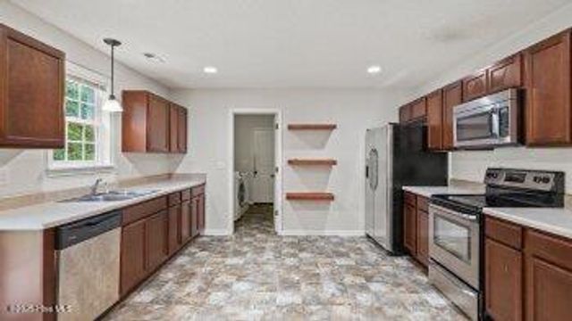 105 Hawsboro Court, Jacksonville, NC 28540