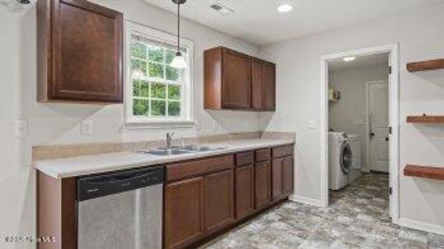105 Hawsboro Court, Jacksonville, NC 28540