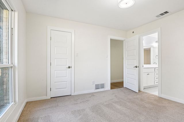 4300 Kingswick Drive, Arlington, TX 76016