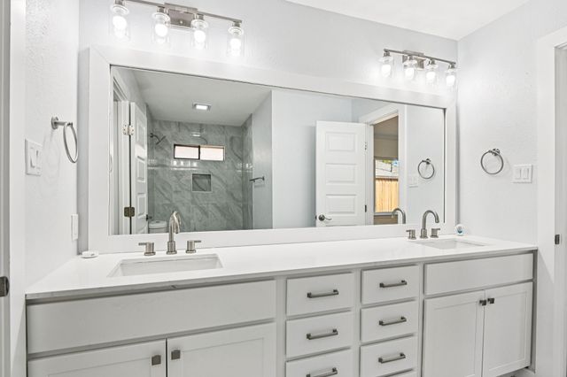 4300 Kingswick Drive, Arlington, TX 76016