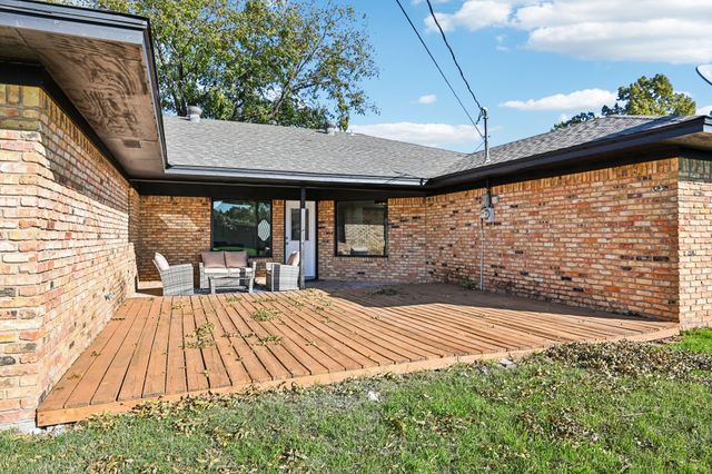 4300 Kingswick Drive, Arlington, TX 76016