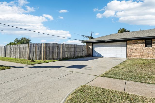4300 Kingswick Drive, Arlington, TX 76016