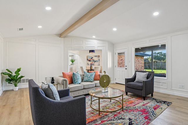 4300 Kingswick Drive, Arlington, TX 76016