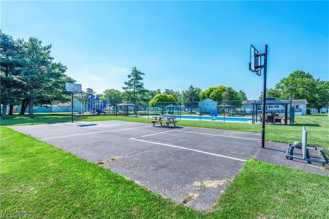 235 Chaucer, Elyria, OH 44035