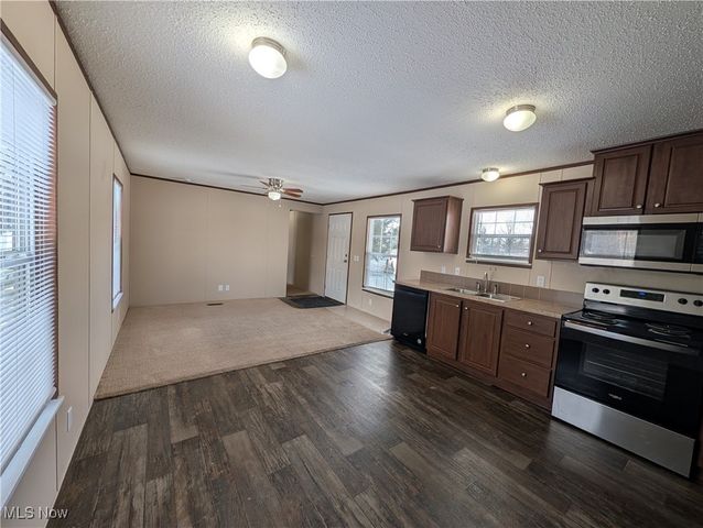 235 Chaucer, Elyria, OH 44035