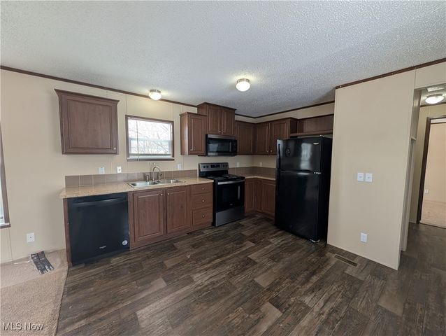 235 Chaucer, Elyria, OH 44035