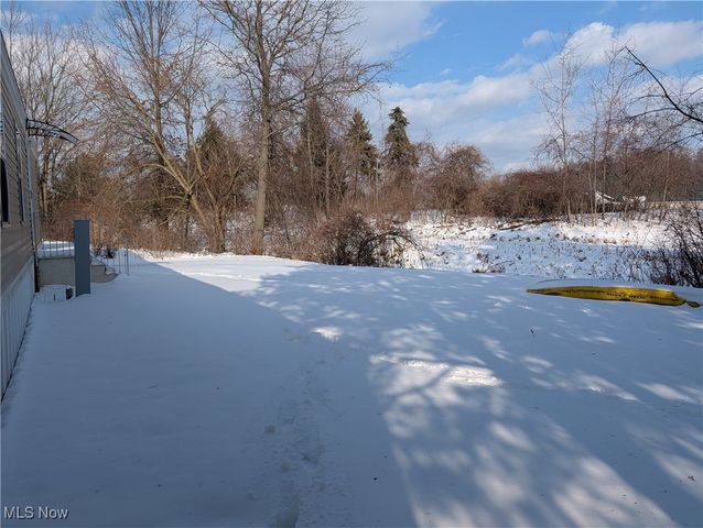 235 Chaucer, Elyria, OH 44035