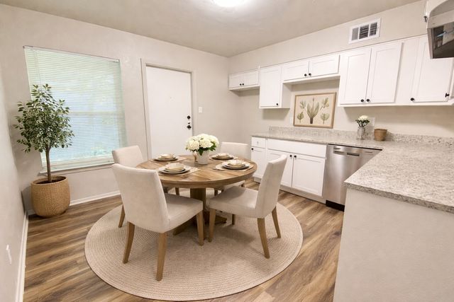 117 E Sanford Street B, Arlington, TX 76011