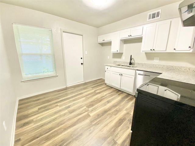 117 E Sanford Street B, Arlington, TX 76011