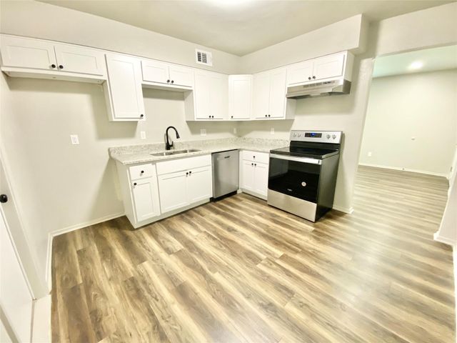 117 E Sanford Street B, Arlington, TX 76011