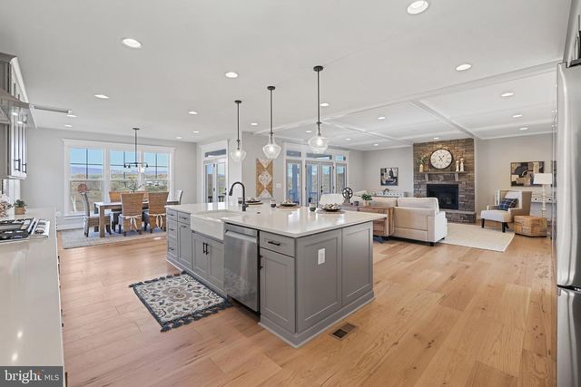 9435 OLD COURTHOUSE RD, Vienna, VA 22182