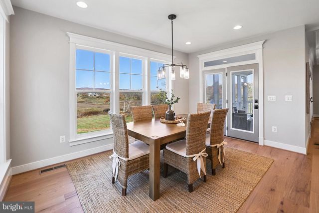 9435 OLD COURTHOUSE RD, Vienna, VA 22182