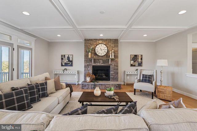 9435 OLD COURTHOUSE RD, Vienna, VA 22182