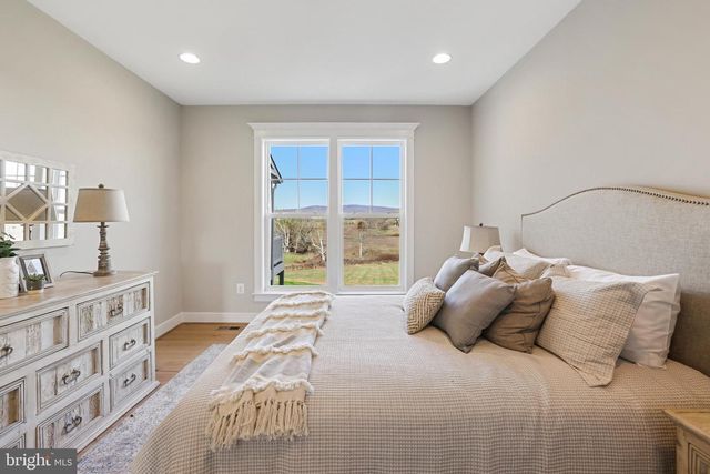 9435 OLD COURTHOUSE RD, Vienna, VA 22182