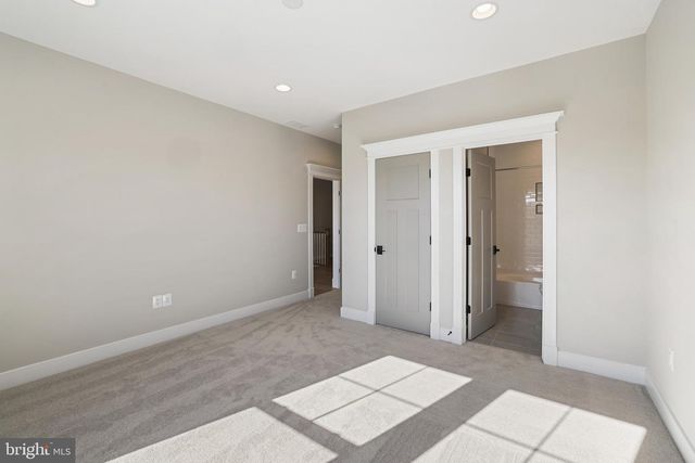 9435 OLD COURTHOUSE RD, Vienna, VA 22182