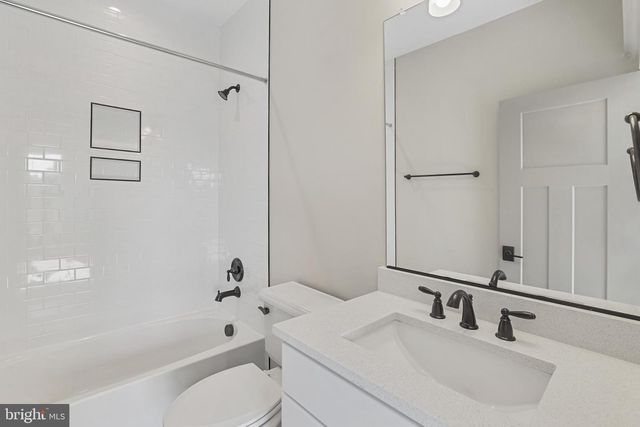 9435 OLD COURTHOUSE RD, Vienna, VA 22182