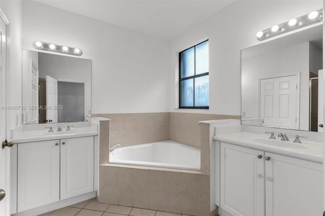 10318 NW 30th Ter, Doral, FL 33172