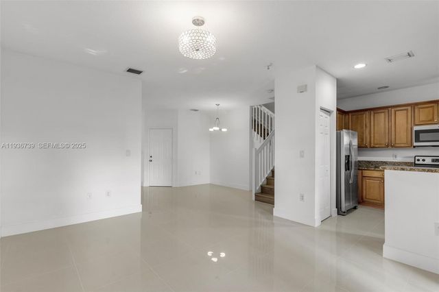 10318 NW 30th Ter, Doral, FL 33172