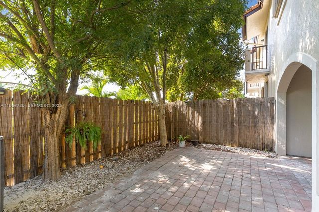 10318 NW 30th Ter, Doral, FL 33172