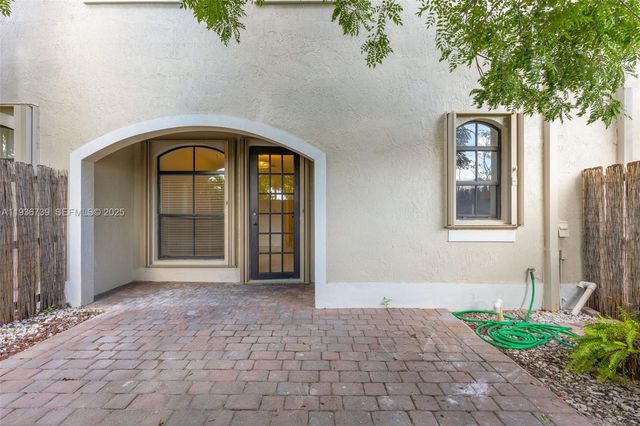 10318 NW 30th Ter, Doral, FL 33172