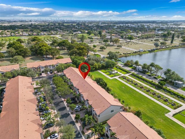 10318 NW 30th Ter, Doral, FL 33172