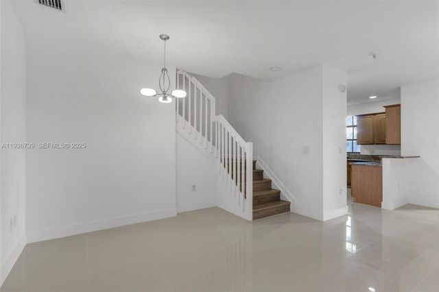 10318 NW 30th Ter, Doral, FL 33172