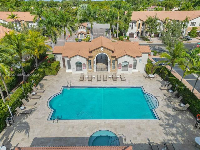 10318 NW 30th Ter, Doral, FL 33172