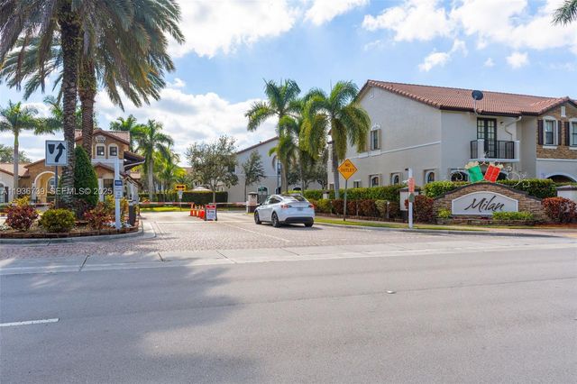 10318 NW 30th Ter, Doral, FL 33172