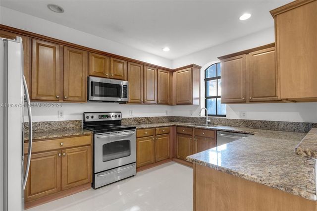 10318 NW 30th Ter, Doral, FL 33172